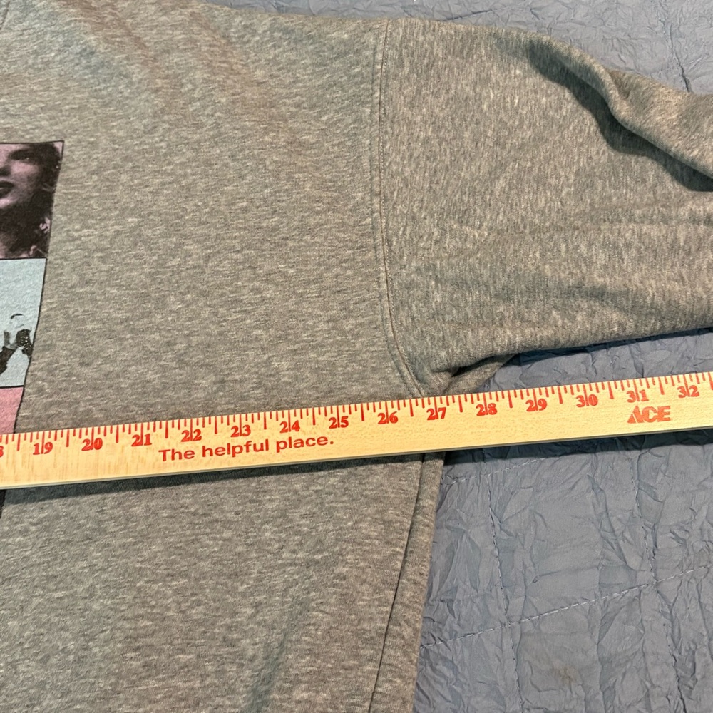 Taylor Swift OFFICIAL Eras Tour Gray Crewneck Sweatshirt Size L oversized - Picture 5 of 10